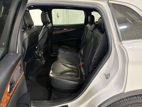 Used 2020 Lincoln Nautilus Reserve image 12