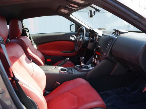 Used 2010 Nissan 370Z Touring w/ Sport Pkg image 60