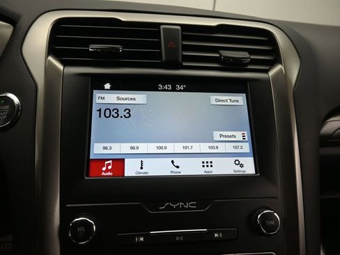 Used 2019 Ford Fusion SE image 25