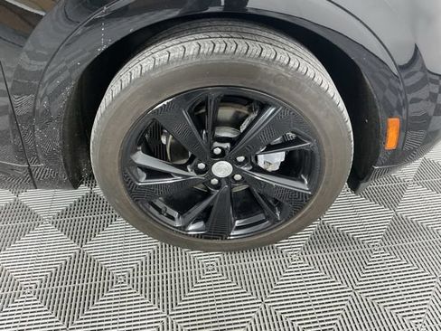 Used 2021 Buick Envision Essence w/ Technology Package I AWD/4WD image 17