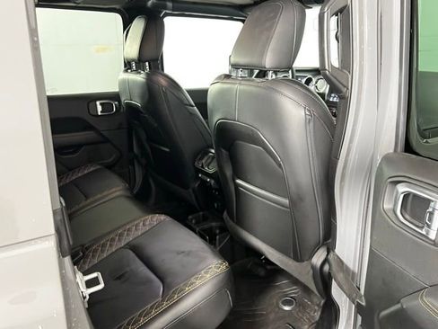 Used 2023 Jeep Gladiator Overland image 11