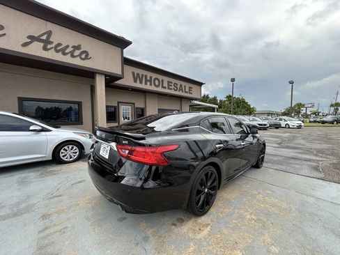 Used 2017 Nissan Maxima SR w/ Midnight Edition FWD image 4