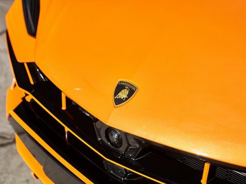 Used 2025 Lamborghini Urus SE image 6