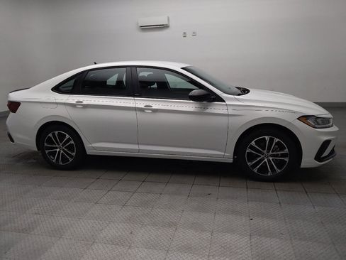 Used 2025 Volkswagen Jetta Sport FWD image 11