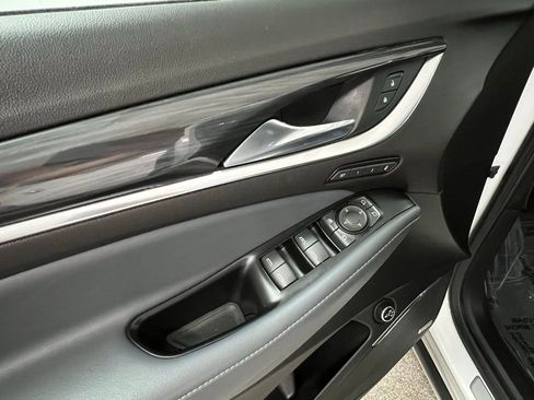 Used 2024 Buick Enclave Premium image 25