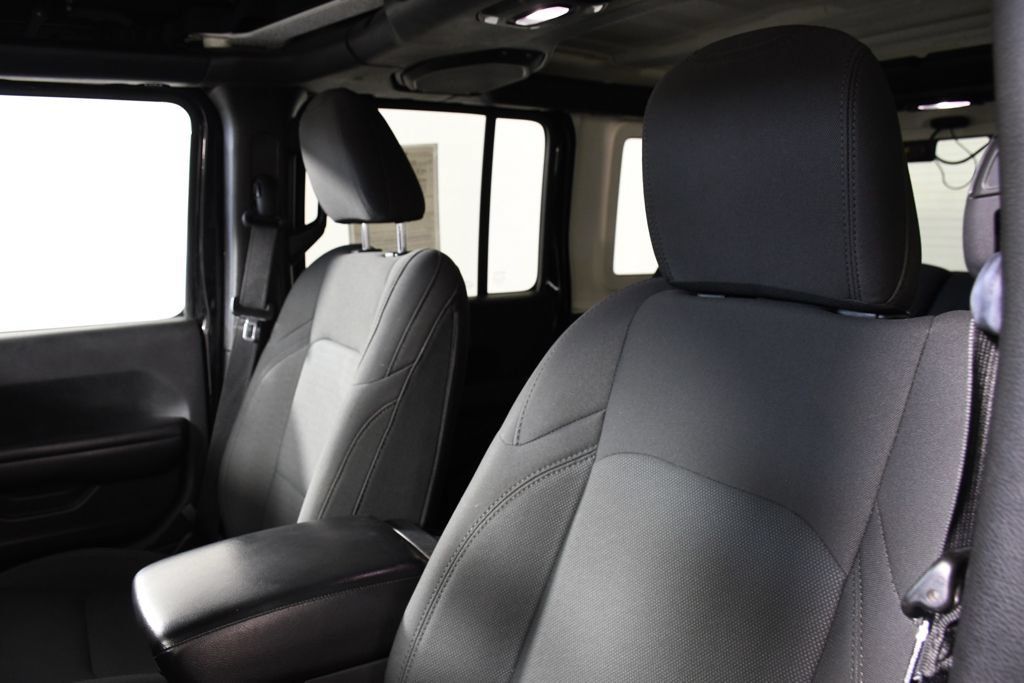 Used 2018 Jeep Wrangler Unlimited Sport S AWD/4WD image 16
