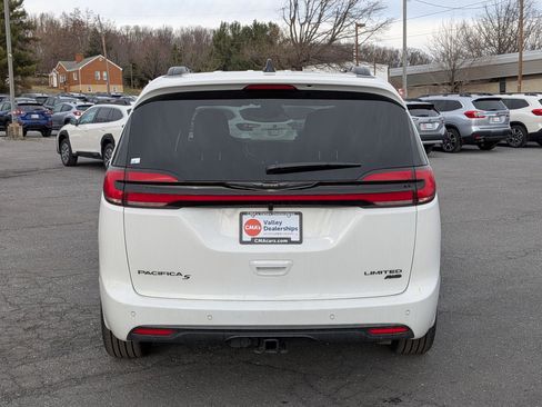 New 2026 Chrysler Pacifica Limited w/ Uconnect Theater Family Group image 6