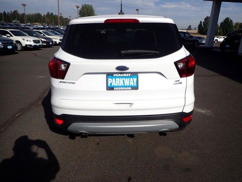 Used 2019 Ford Escape SE image 4