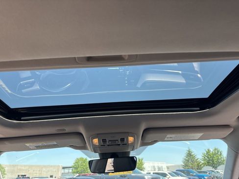 Used 2021 Toyota Highlander XLE AWD/4WD image 5