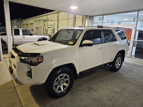 Used 2016 Toyota 4Runner 4WD image 4