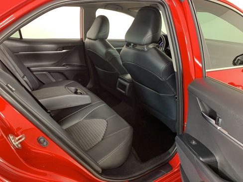 Used 2020 Toyota Camry SE image 32