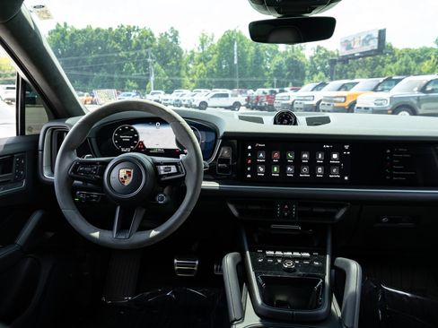 Used 2024 Porsche Cayenne S AWD/4WD image 38