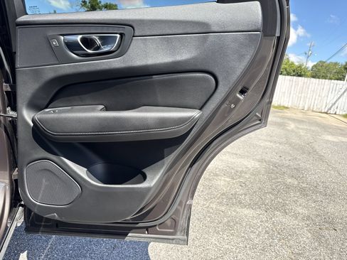 Used 2022 Volvo XC60 B5 Momentum w/ Climate Package FWD image 28