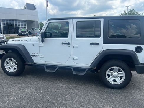 Used 2017 Jeep Wrangler Unlimited Sport w/ Max Tow Package AWD/4WD image 10