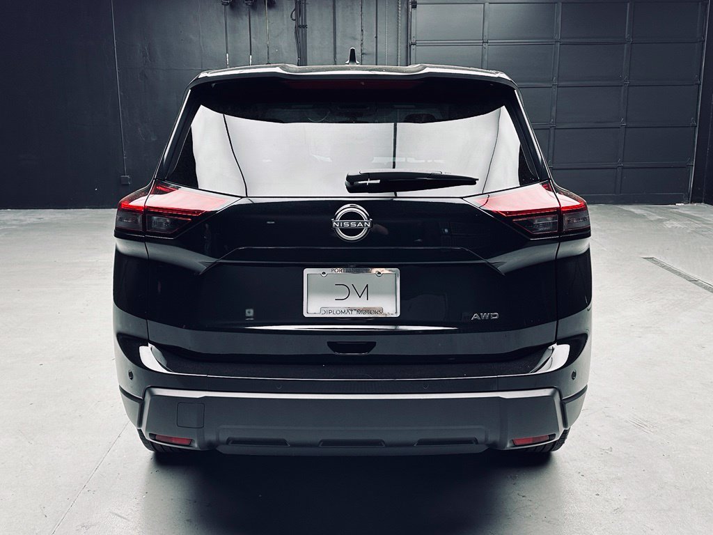 Used 2024 Nissan Rogue S AWD/4WD image 6