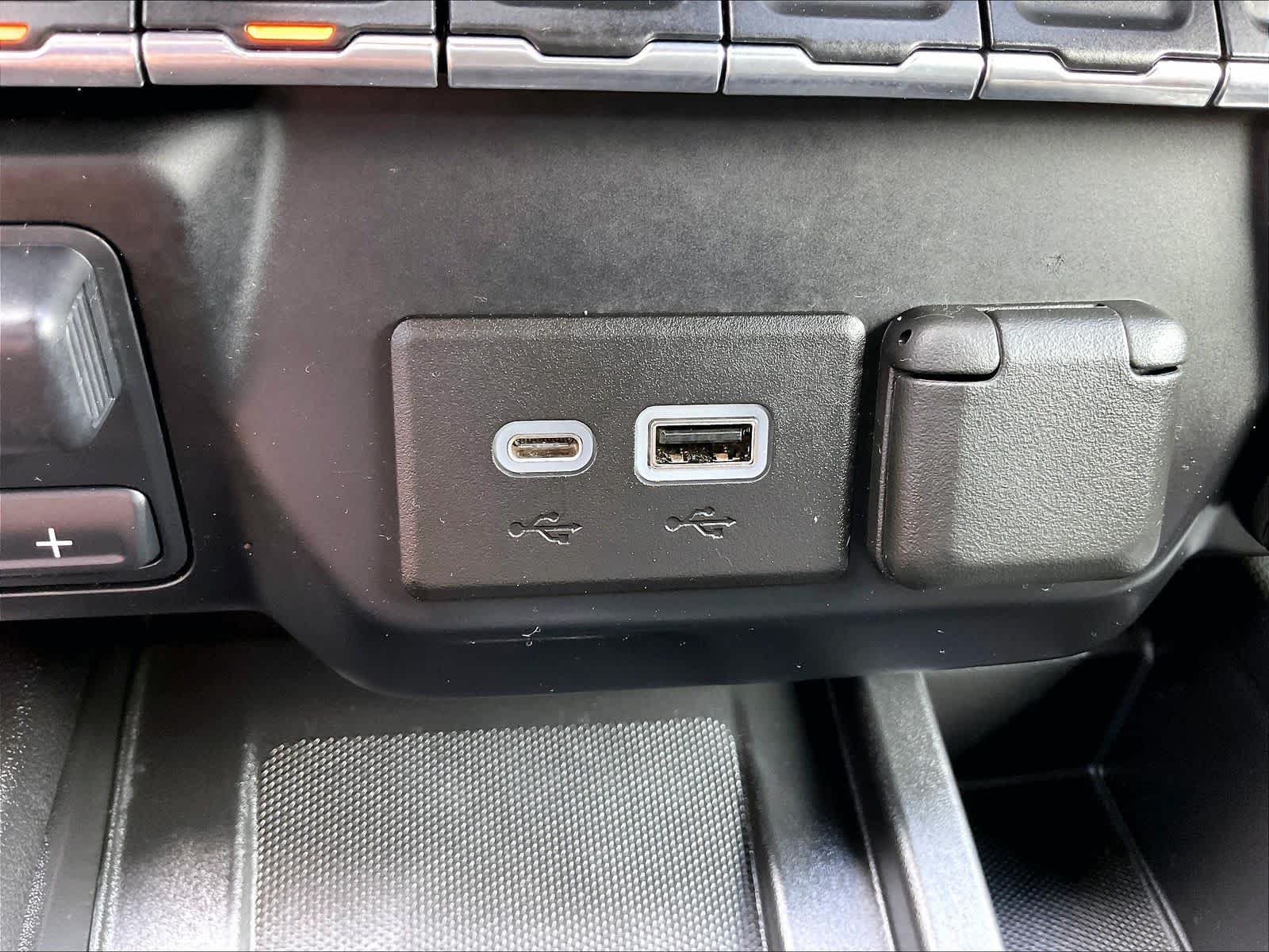 Used 2021 Chevrolet Silverado 1500 High Country w/ Technology Package AWD/4WD image 36