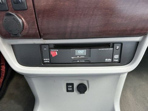 Used 2014 Toyota Sienna Limited image 24