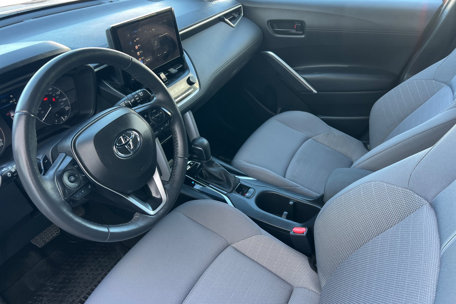 Certified 2024 Toyota Corolla Cross AWD Hybrid w/ Moonroof Package image 7