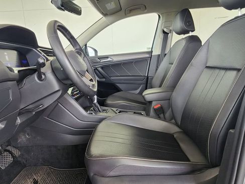 Used 2022 Volkswagen Tiguan SE FWD image 16