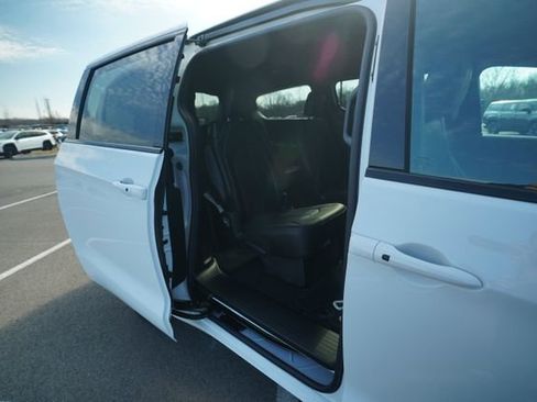 New 2026 Chrysler Pacifica Select image 22