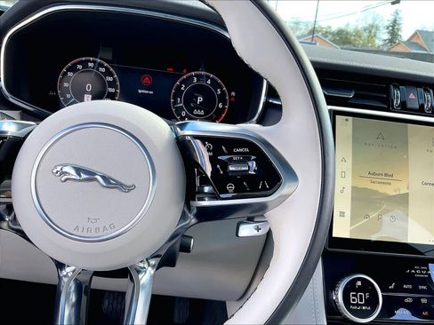 Used 2025 Jaguar F-PACE R-Dynamic S image 21