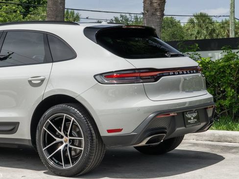 Used 2025 Porsche Macan AWD/4WD image 5
