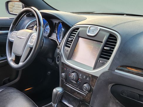 Used 2013 Chrysler 300 C RWD image 31