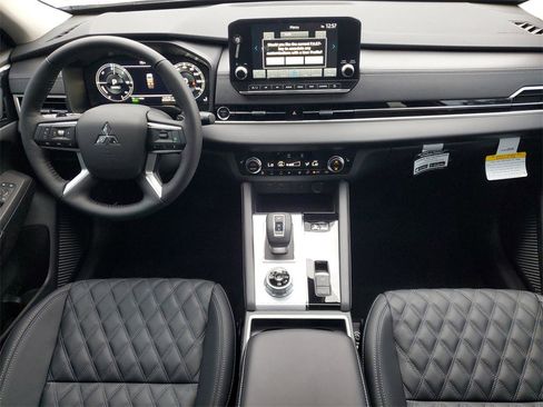 New 2025 Mitsubishi Outlander SEL image 9