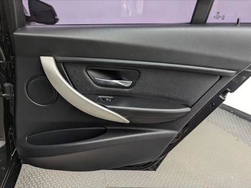 Used 2018 BMW 320i Sedan RWD image 19
