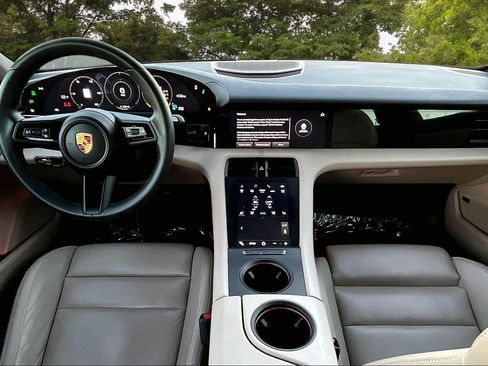 Used 2022 Porsche Taycan image 7