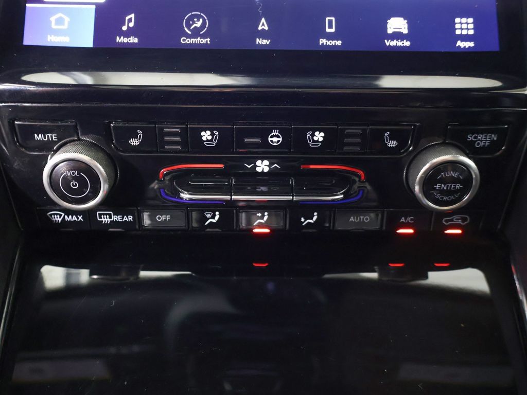 Used 2022 Jeep Grand Cherokee Overland w/ Luxury Tech Group IV AWD/4WD image 60
