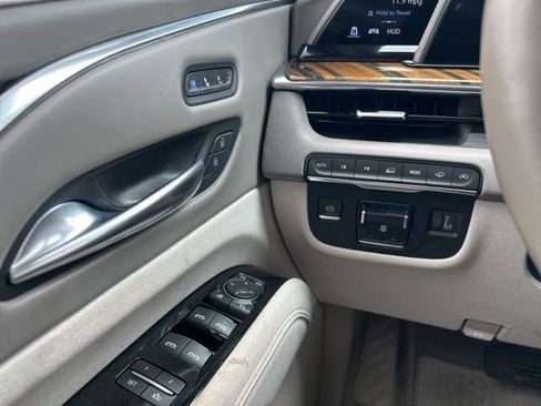 Used 2022 Cadillac Escalade Premium Luxury Platinum w/ LPO, Radiant Package AWD/4WD image 20