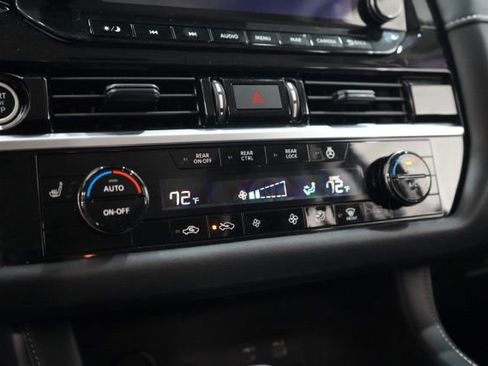 Used 2024 Nissan Pathfinder SL image 27