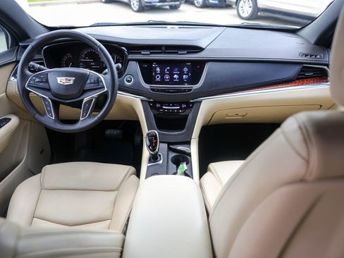 Used 2018 Cadillac XT5 Luxury w/ Driver Awareness Package image 26