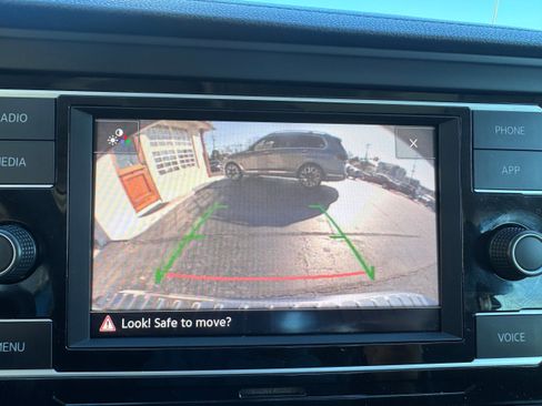 Used 2021 Volkswagen Jetta SE w/ SE Cold Weather Package image 17