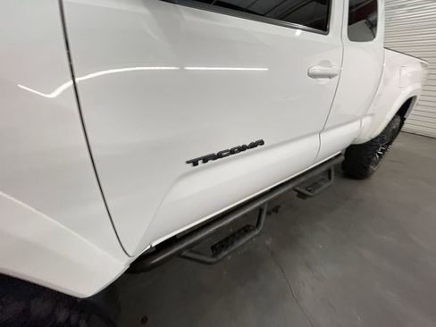 Used 2016 Toyota Tacoma TRD Sport image 29