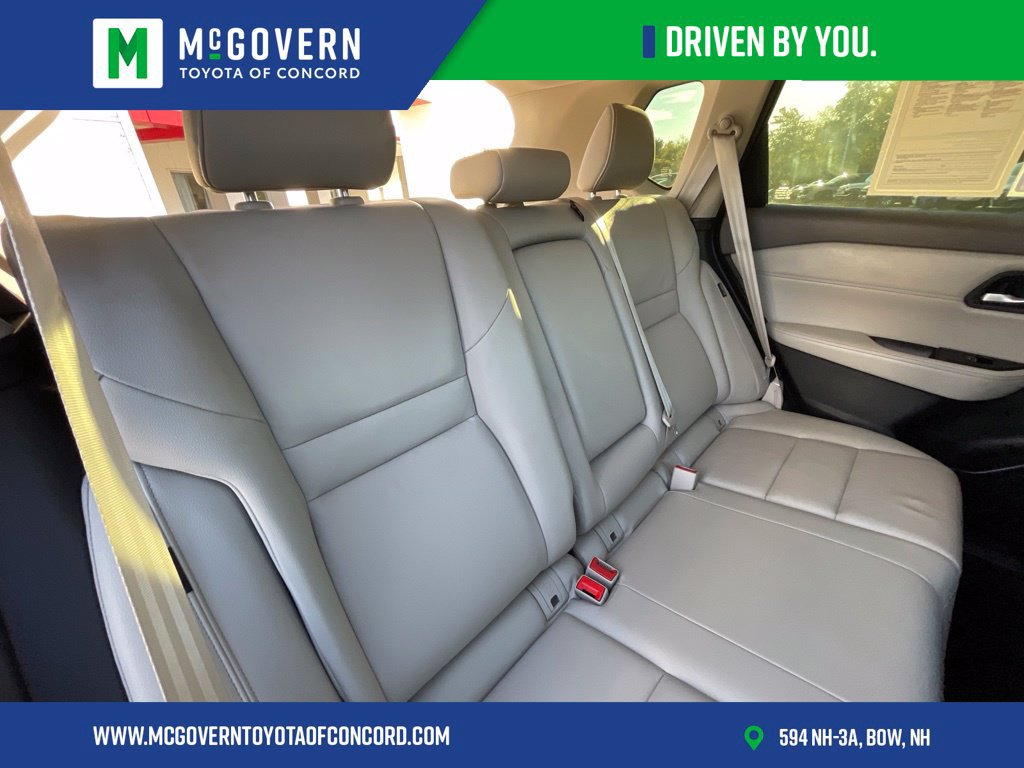 Used 2024 Nissan Rogue SL AWD/4WD image 29