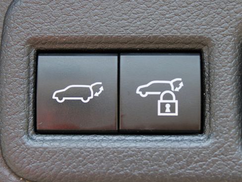 Used 2021 Toyota Venza XLE w/ Softex Package image 16