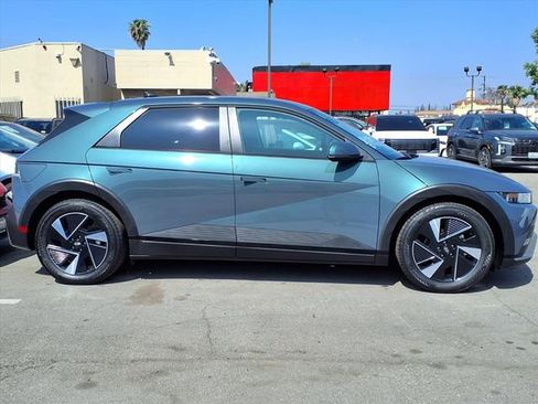 Certified 2025 Hyundai Ioniq 5 SE image 4