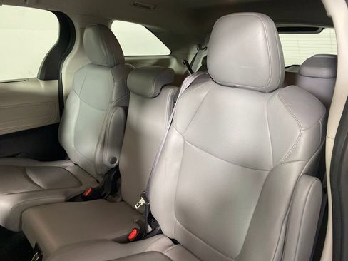 Certified 2022 Toyota Sienna XLE image 28