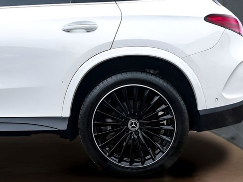 Used 2024 Mercedes-Benz GLC 300 4MATIC w/ AMG Line image 15