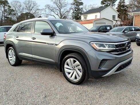 Used 2023 Volkswagen Atlas Cross Sport SE image 1