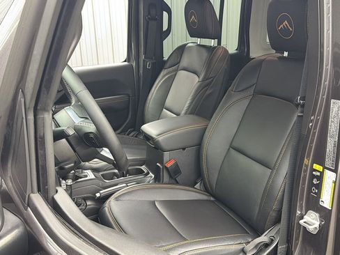 Used 2025 Jeep Wrangler Unlimited Sahara w/ Safety Group AWD/4WD image 32