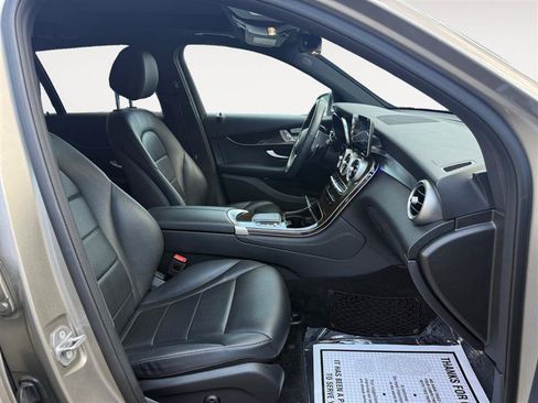 Used 2020 Mercedes-Benz GLC 300 4MATIC image 18