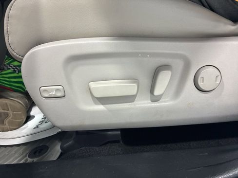 Used 2015 Toyota Highlander Limited image 19