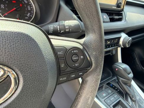 Used 2022 Toyota RAV4 XLE image 25