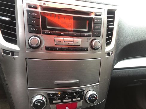 Used 2012 Subaru Outback 2.5i Premium w/ All-Weather Pkg image 11