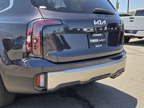 Certified 2025 Kia Telluride EX w/ EX Captain's Chair Package FWD image 6