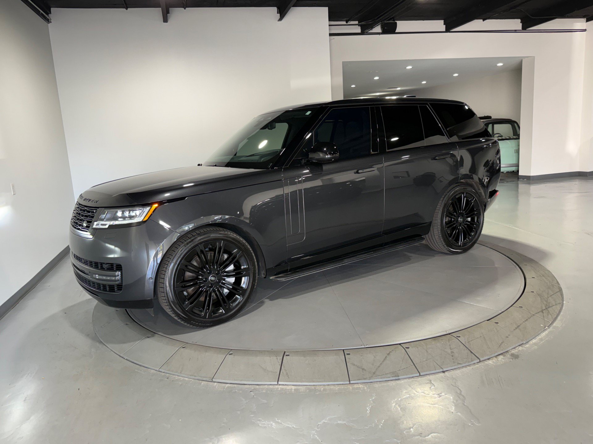 Used 2024 Land Rover Range Rover SE AWD/4WD image 11