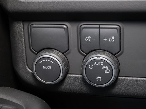 Used 2023 Chevrolet Suburban LT image 31